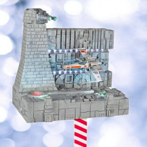 2024 Hallmark QFM3924 "Luke Skywalker's X-Wing Starfighter" Stocking Hanger Set - Picture 2 of 8